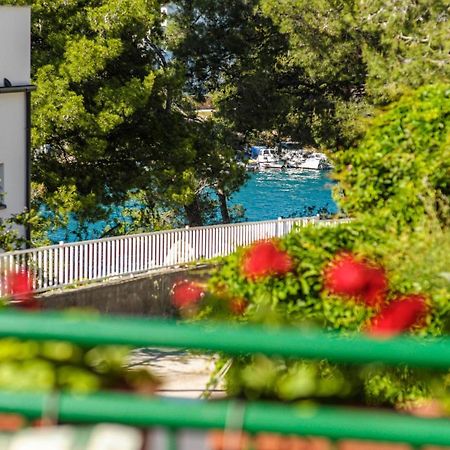 Apartments Vala Zaboric - With Boat Mooring Экстерьер фото