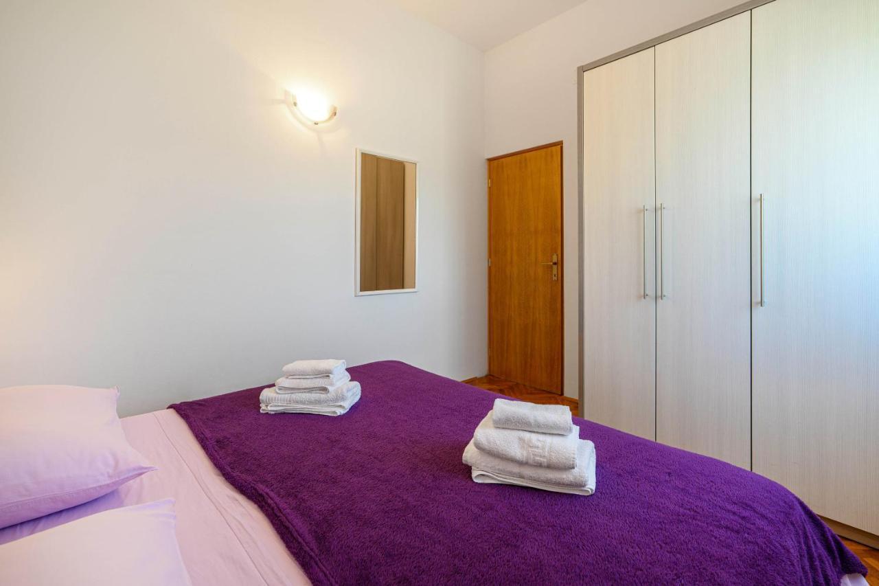 Apartments Vala Zaboric - With Boat Mooring Экстерьер фото
