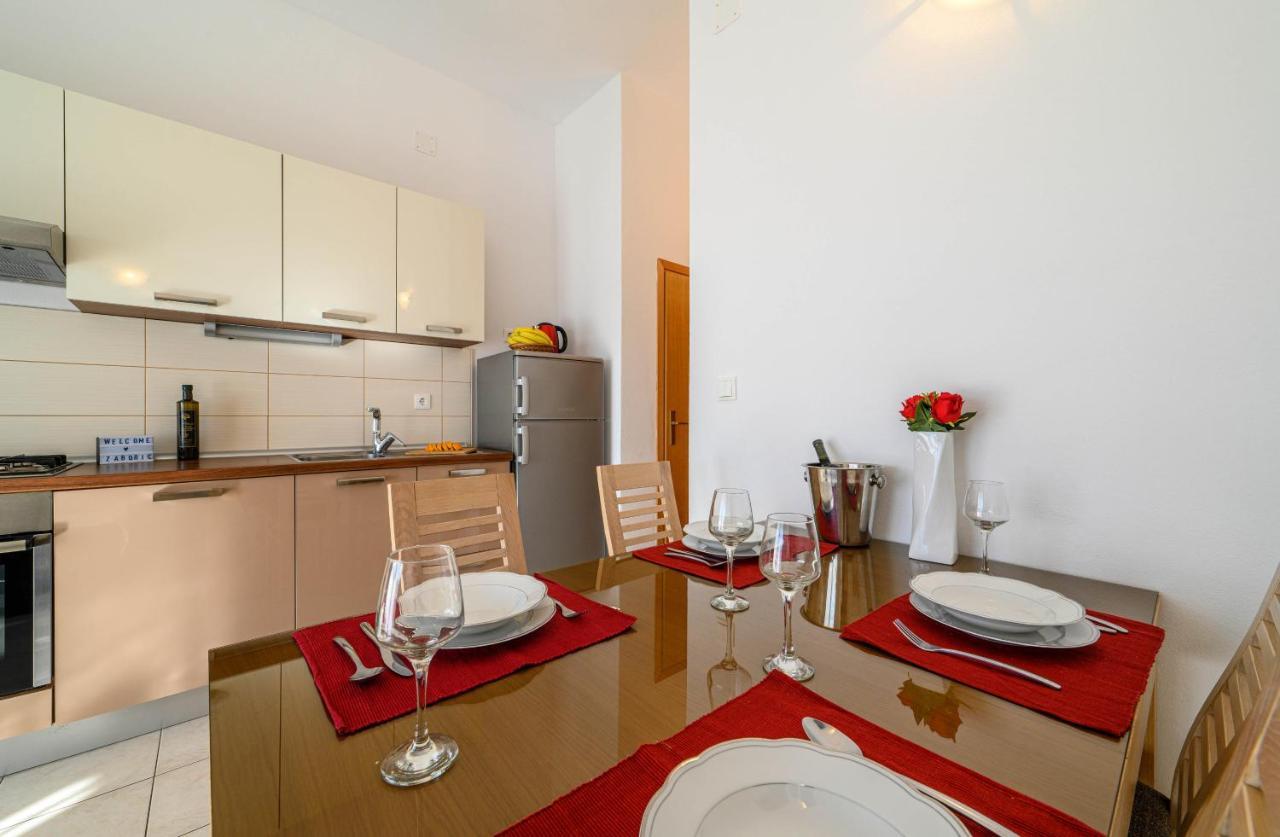 Apartments Vala Zaboric - With Boat Mooring Экстерьер фото