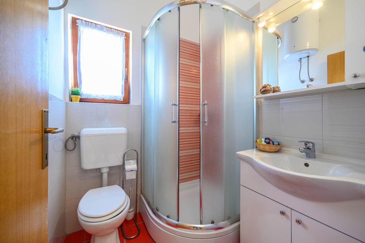 Apartments Vala Zaboric - With Boat Mooring Экстерьер фото