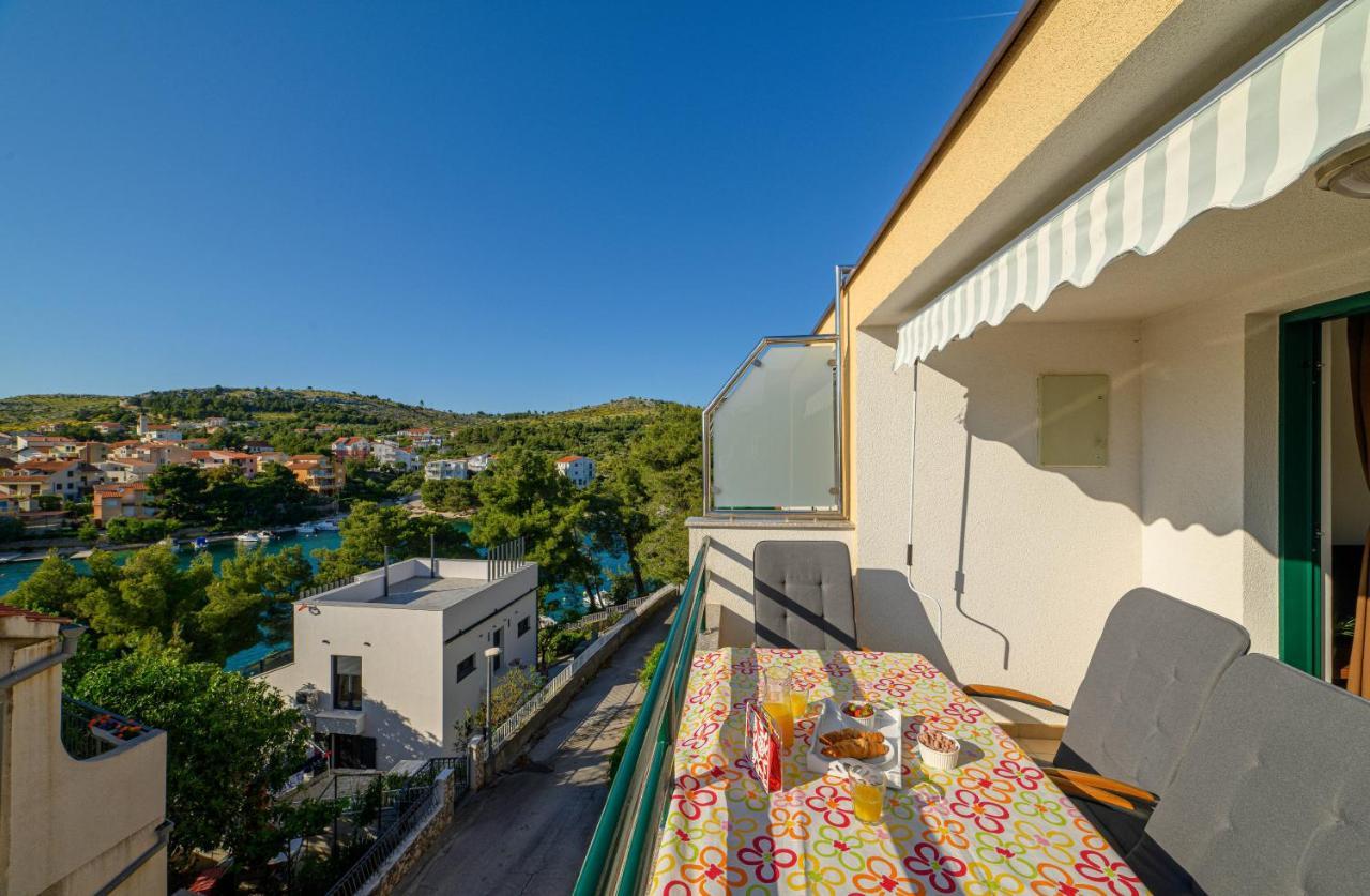 Apartments Vala Zaboric - With Boat Mooring Экстерьер фото