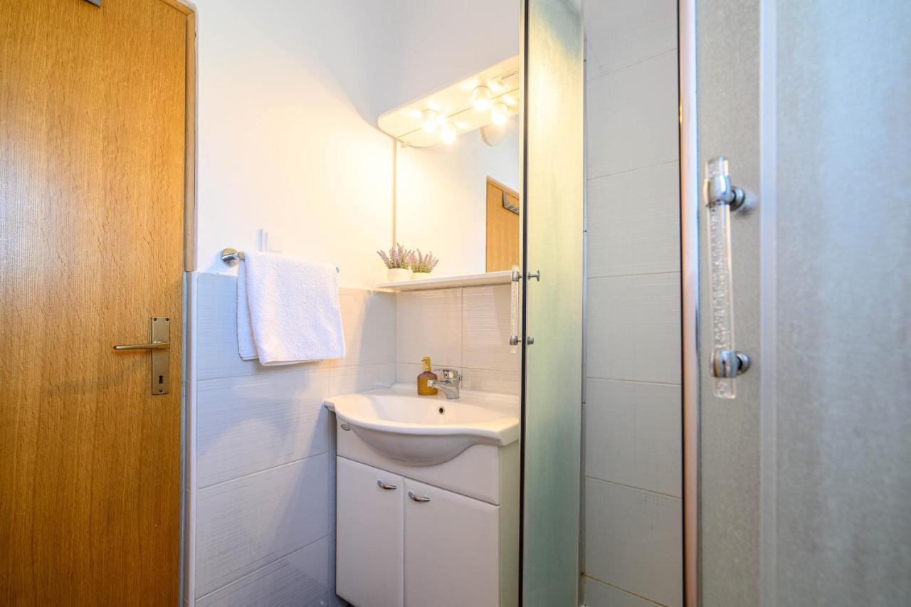 Apartments Vala Zaboric - With Boat Mooring Экстерьер фото
