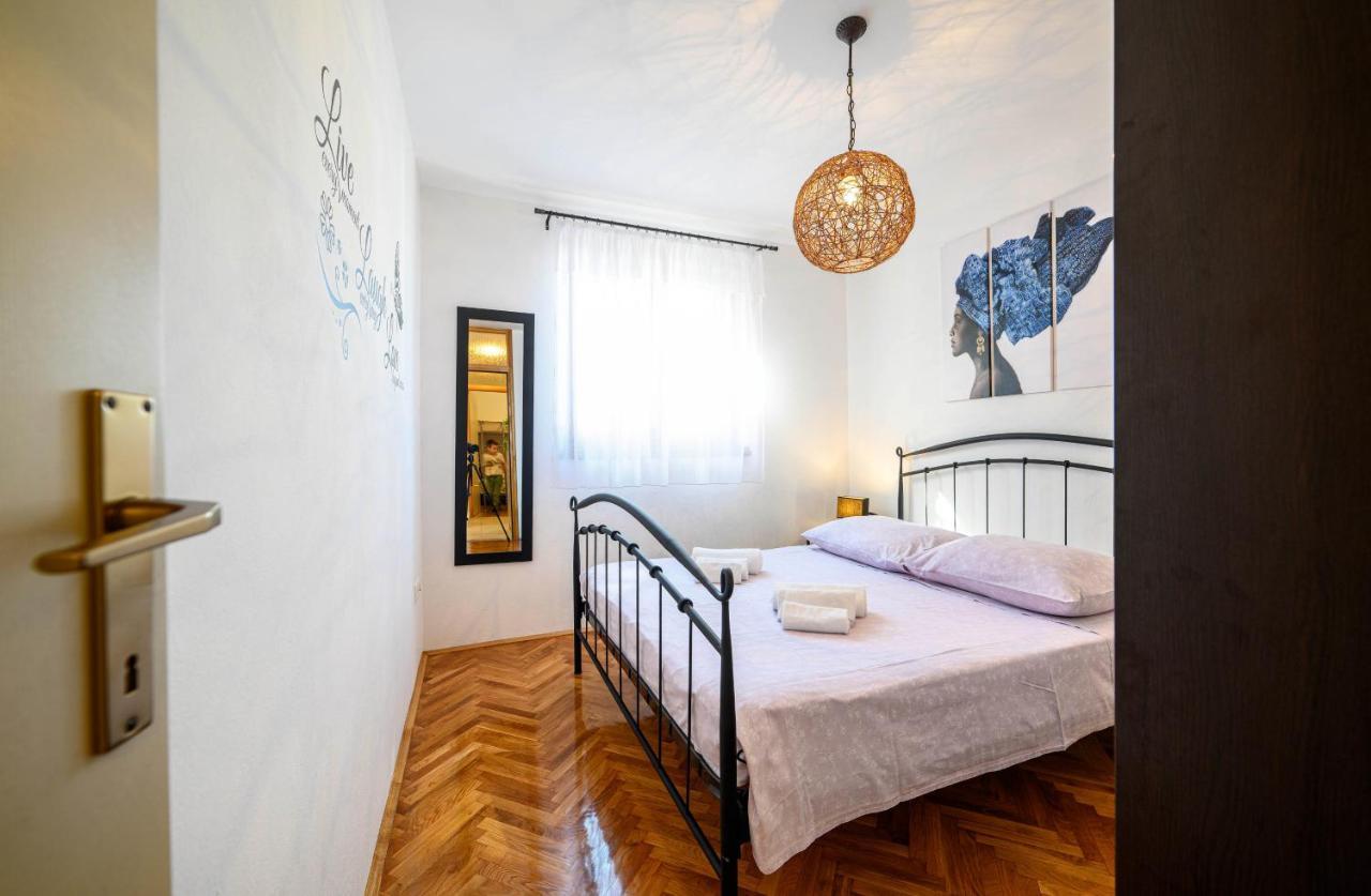 Apartments Vala Zaboric - With Boat Mooring Экстерьер фото