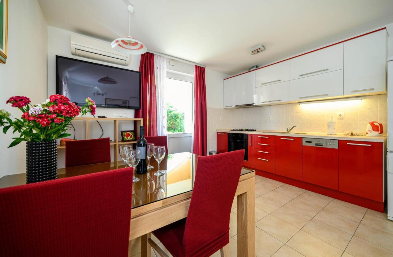 Apartments Vala Zaboric - With Boat Mooring Экстерьер фото