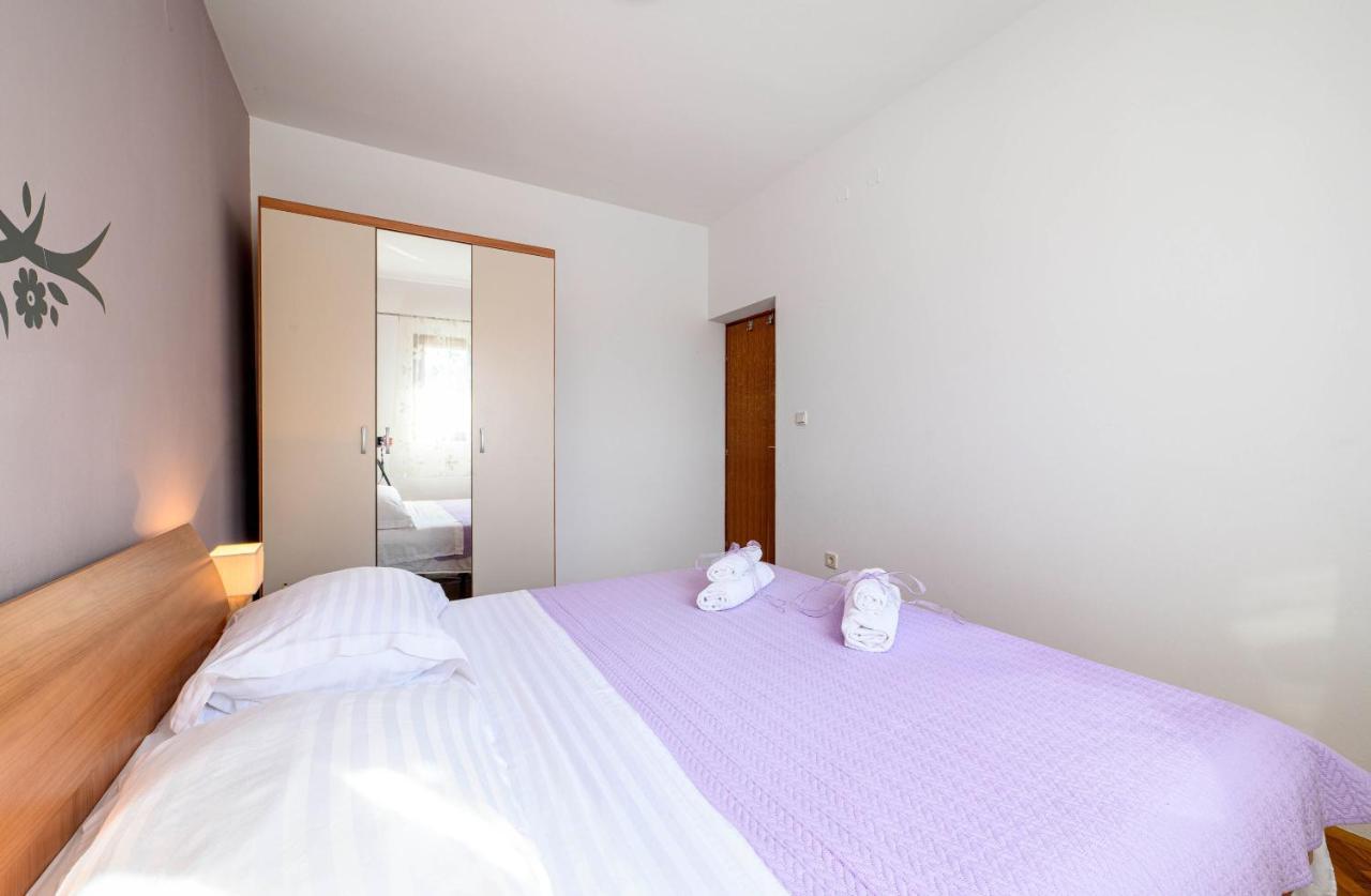 Apartments Vala Zaboric - With Boat Mooring Экстерьер фото