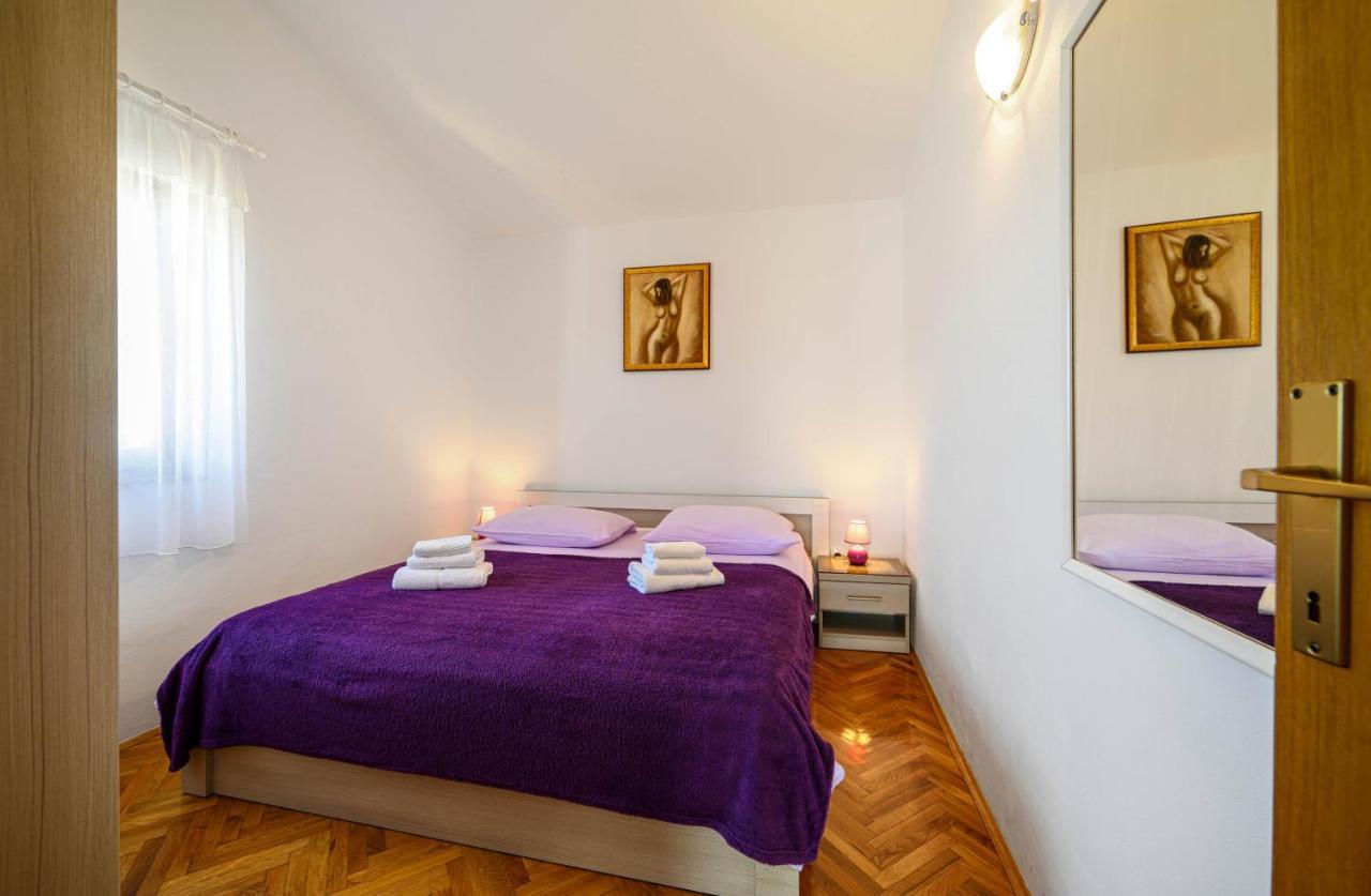 Apartments Vala Zaboric - With Boat Mooring Экстерьер фото