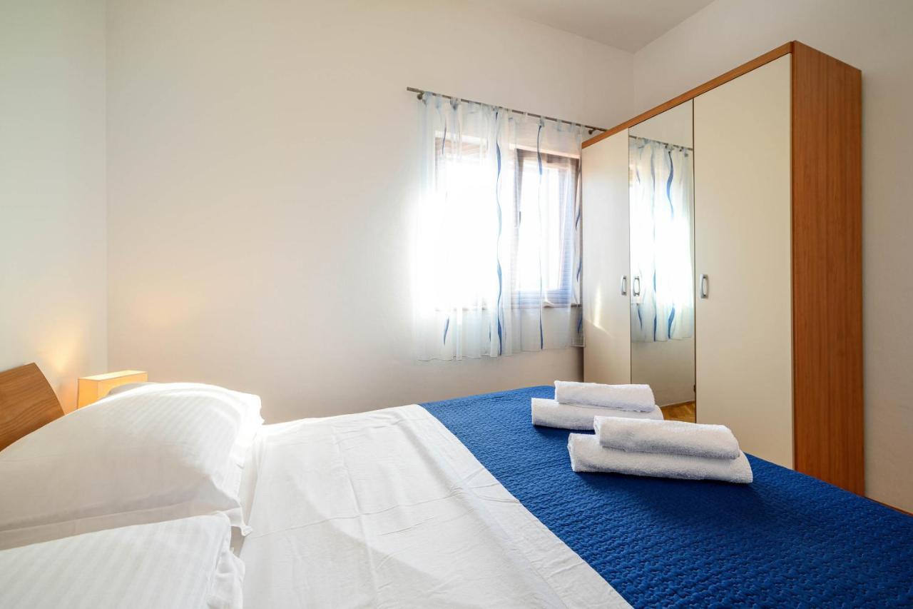 Apartments Vala Zaboric - With Boat Mooring Экстерьер фото