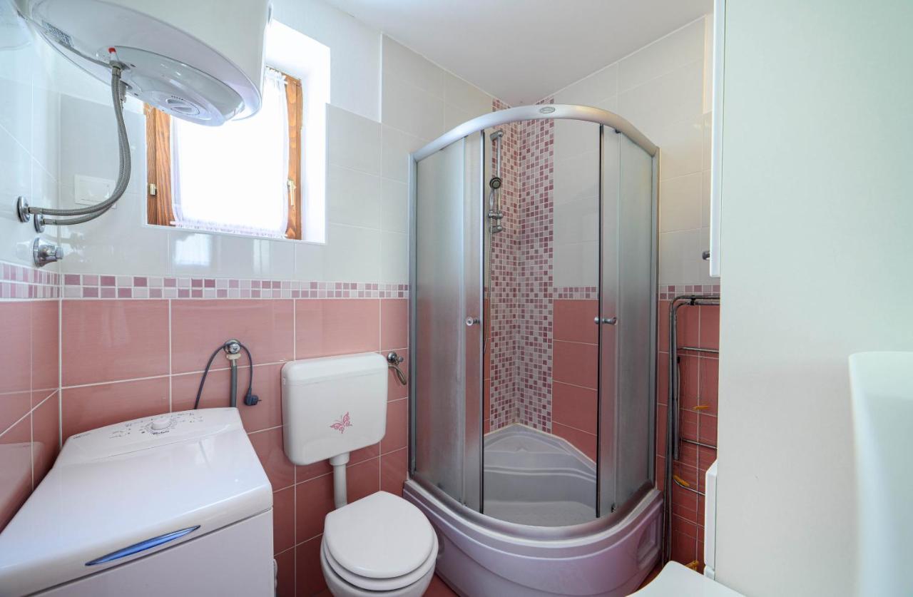 Apartments Vala Zaboric - With Boat Mooring Экстерьер фото