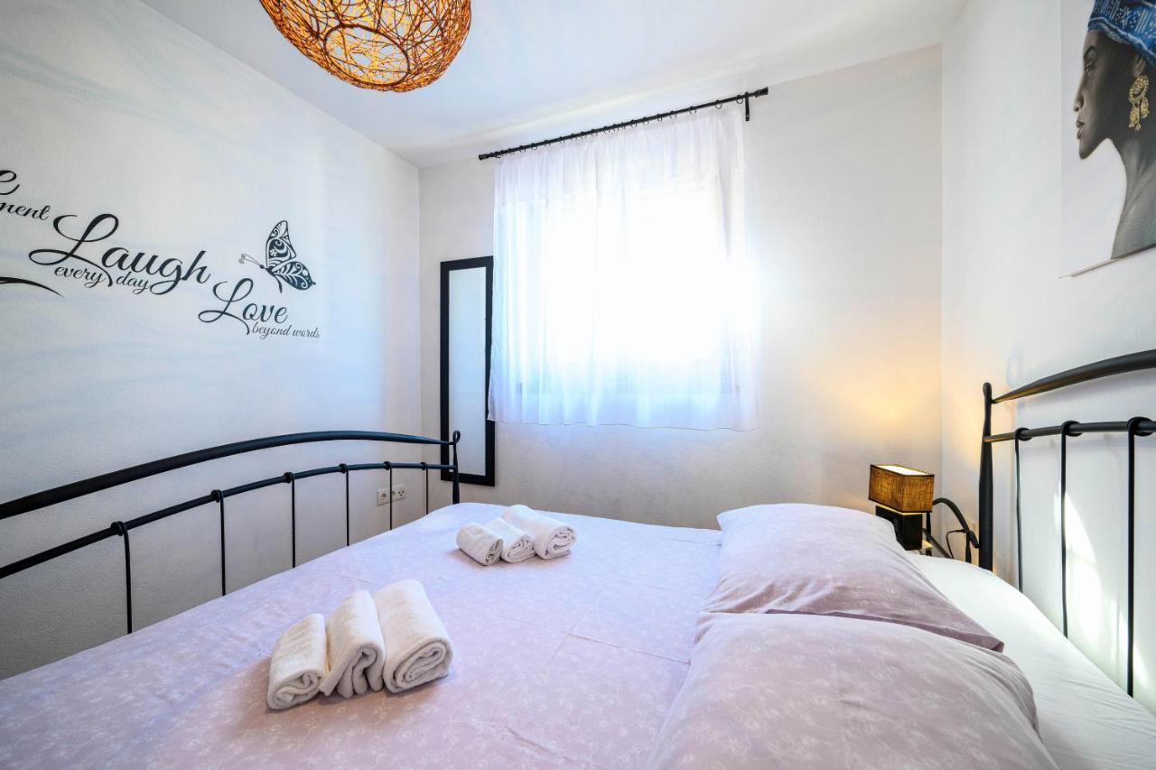 Apartments Vala Zaboric - With Boat Mooring Экстерьер фото