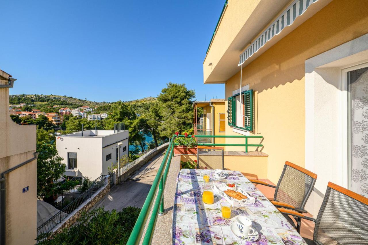 Apartments Vala Zaboric - With Boat Mooring Экстерьер фото