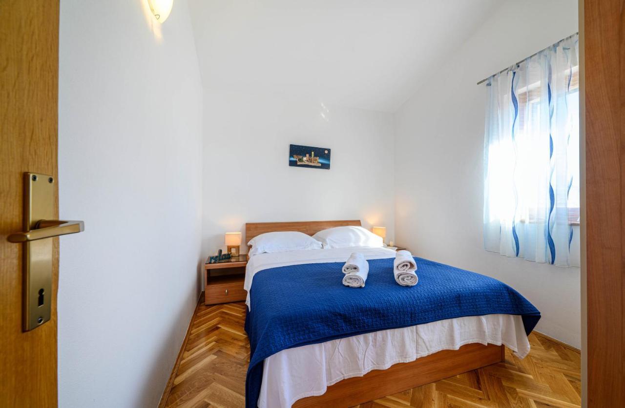 Apartments Vala Zaboric - With Boat Mooring Экстерьер фото