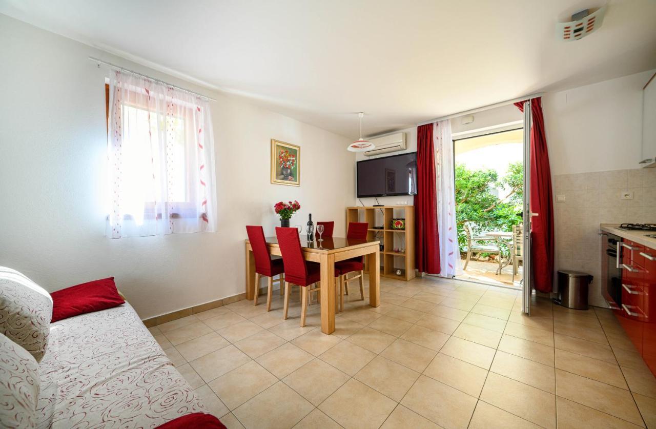 Apartments Vala Zaboric - With Boat Mooring Экстерьер фото