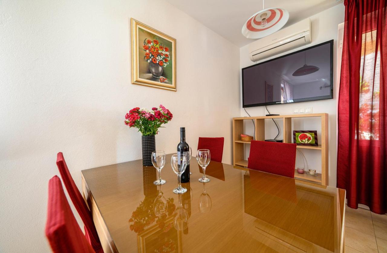 Apartments Vala Zaboric - With Boat Mooring Экстерьер фото