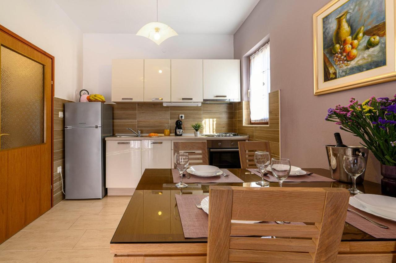 Apartments Vala Zaboric - With Boat Mooring Экстерьер фото