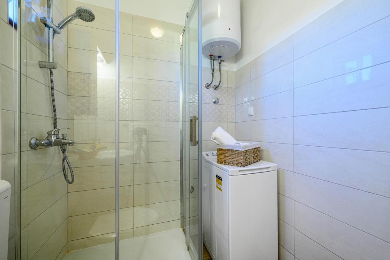 Apartments Vala Zaboric - With Boat Mooring Экстерьер фото
