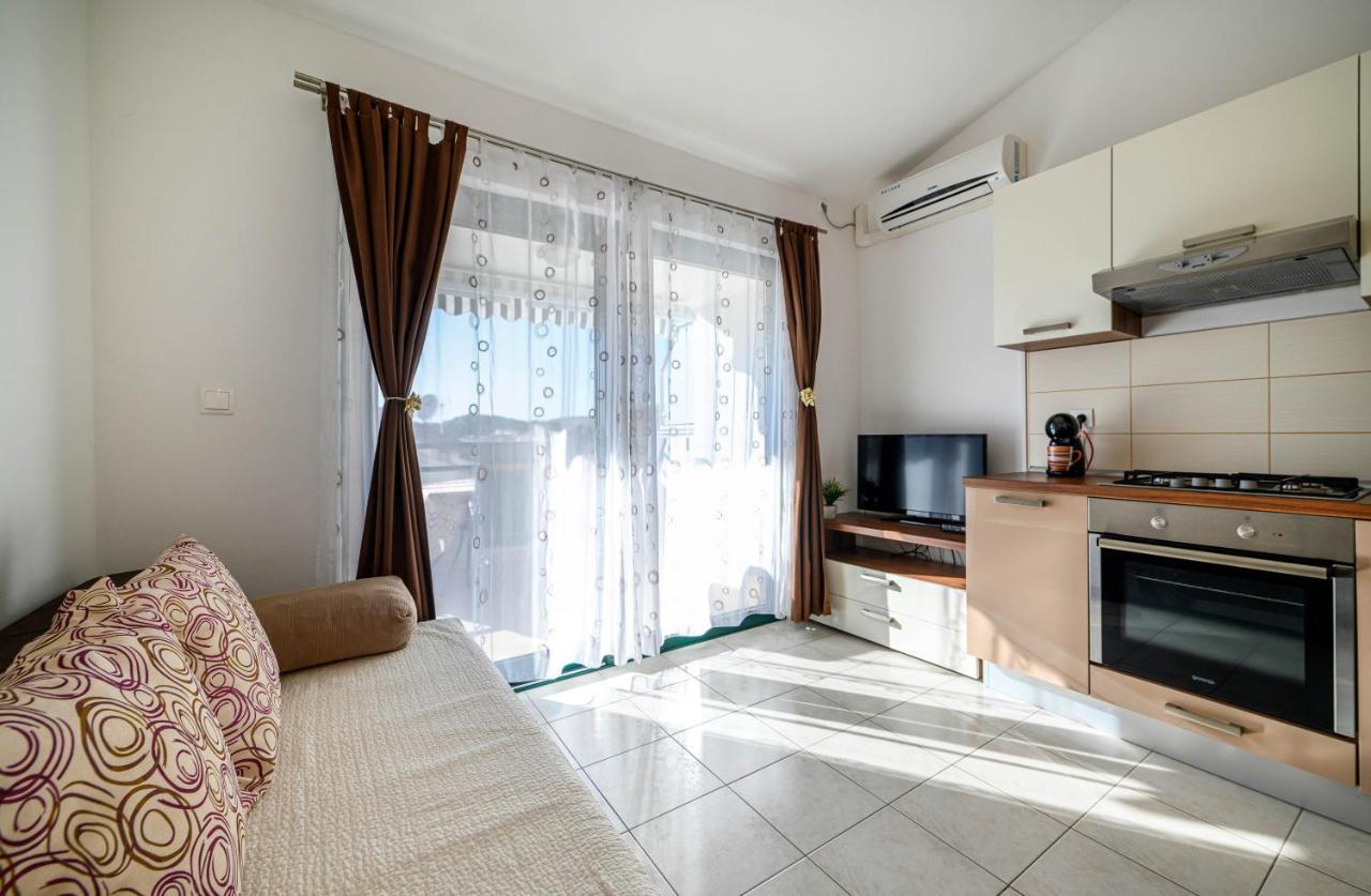Apartments Vala Zaboric - With Boat Mooring Экстерьер фото