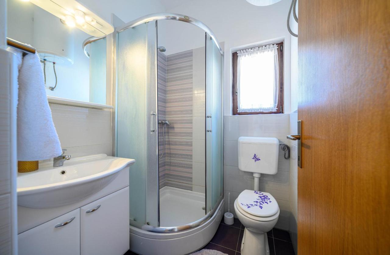 Apartments Vala Zaboric - With Boat Mooring Экстерьер фото