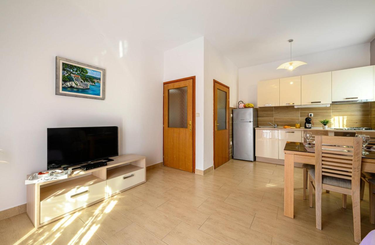 Apartments Vala Zaboric - With Boat Mooring Экстерьер фото