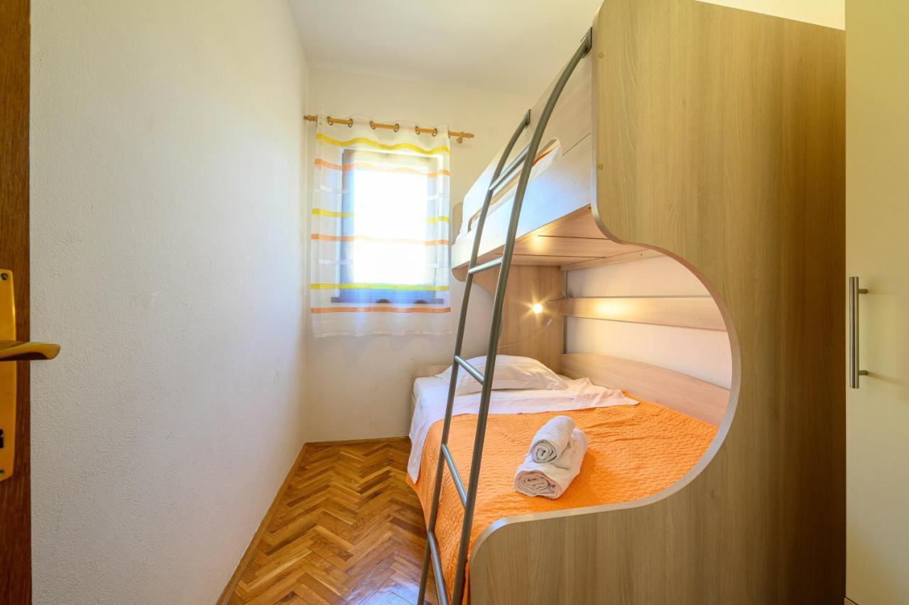 Apartments Vala Zaboric - With Boat Mooring Экстерьер фото