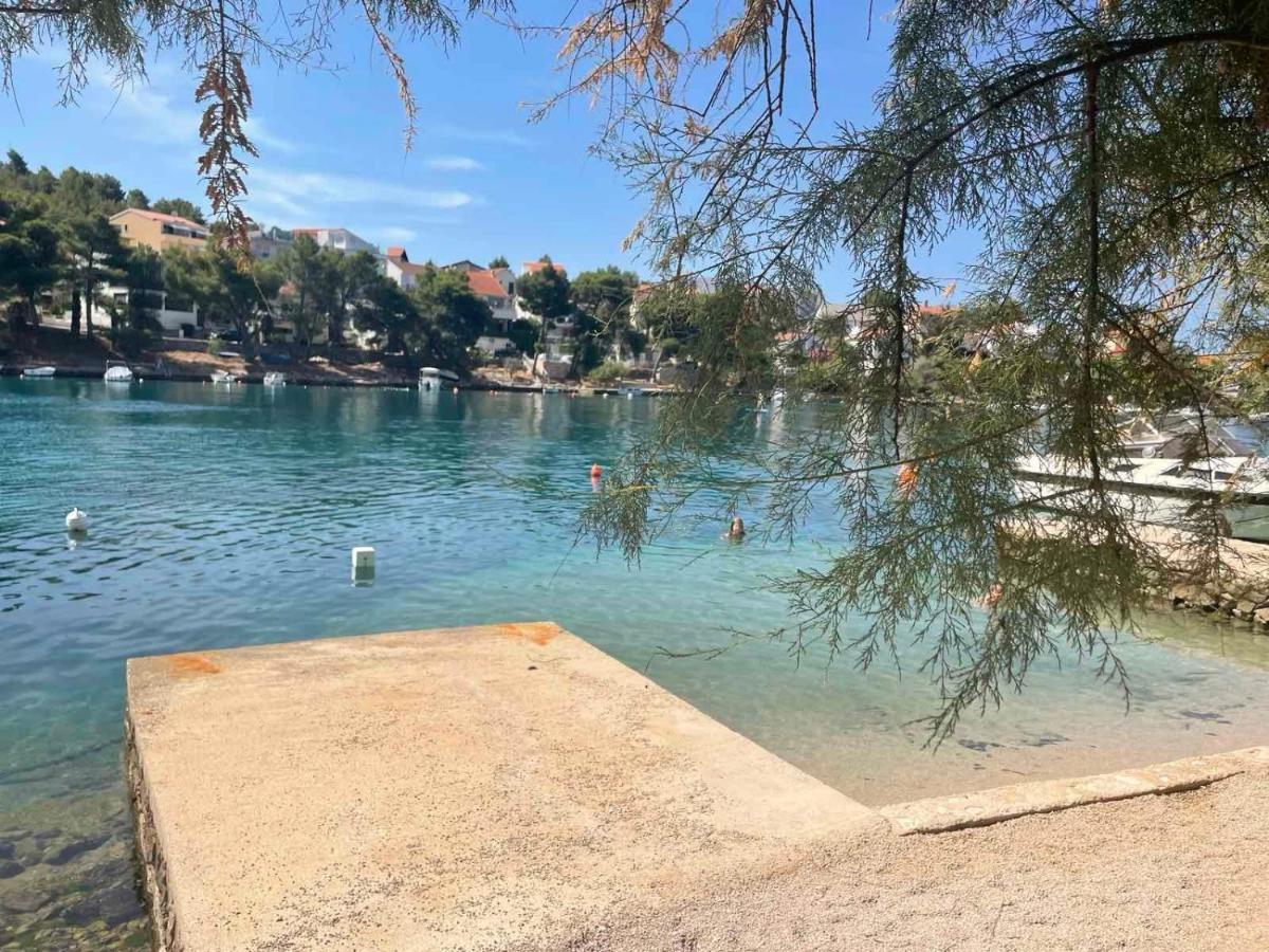 Apartments Vala Zaboric - With Boat Mooring Экстерьер фото